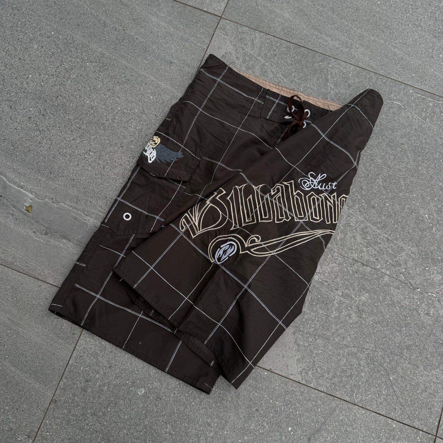 billabong designed used to smoke meth and work 18 hour days to make ts - 32”