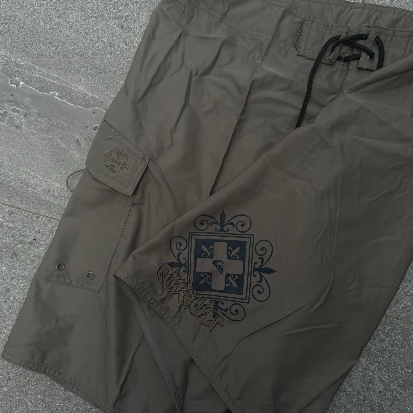 quiksilver boardies - 36x11”