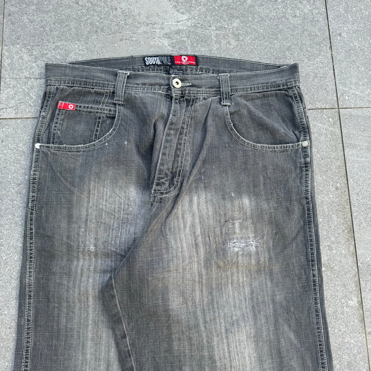 my last pair of redtabs 🥀 35x31”