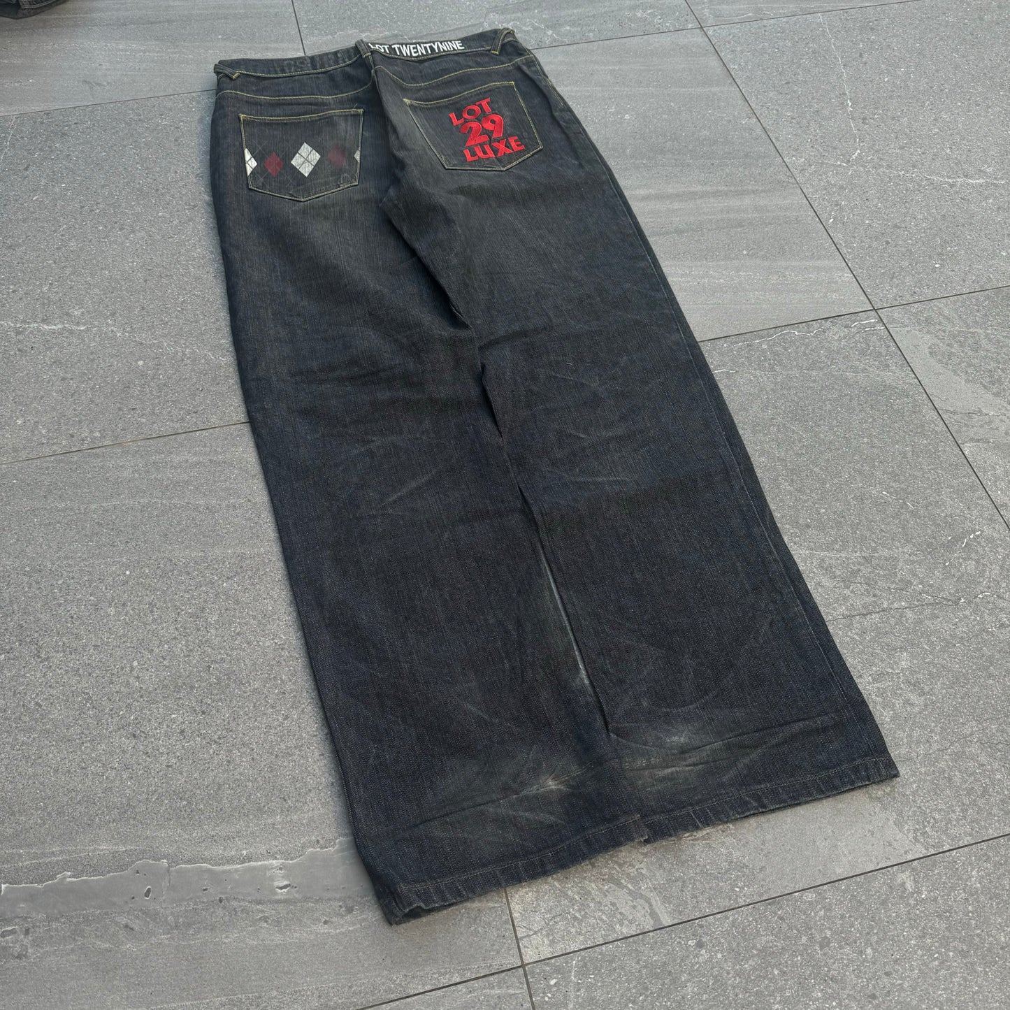 lot29 daffy duck jeans - 34x34”
