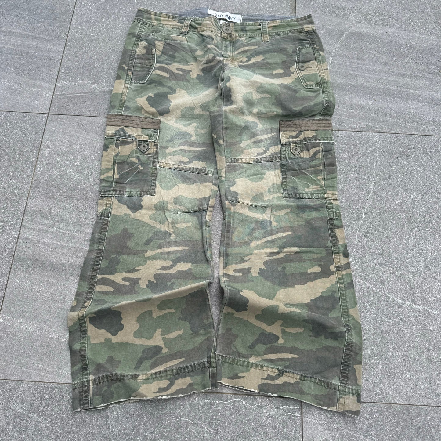 brazyyy old navy camo bootcuts - 38x31” (11.5” opening!)
