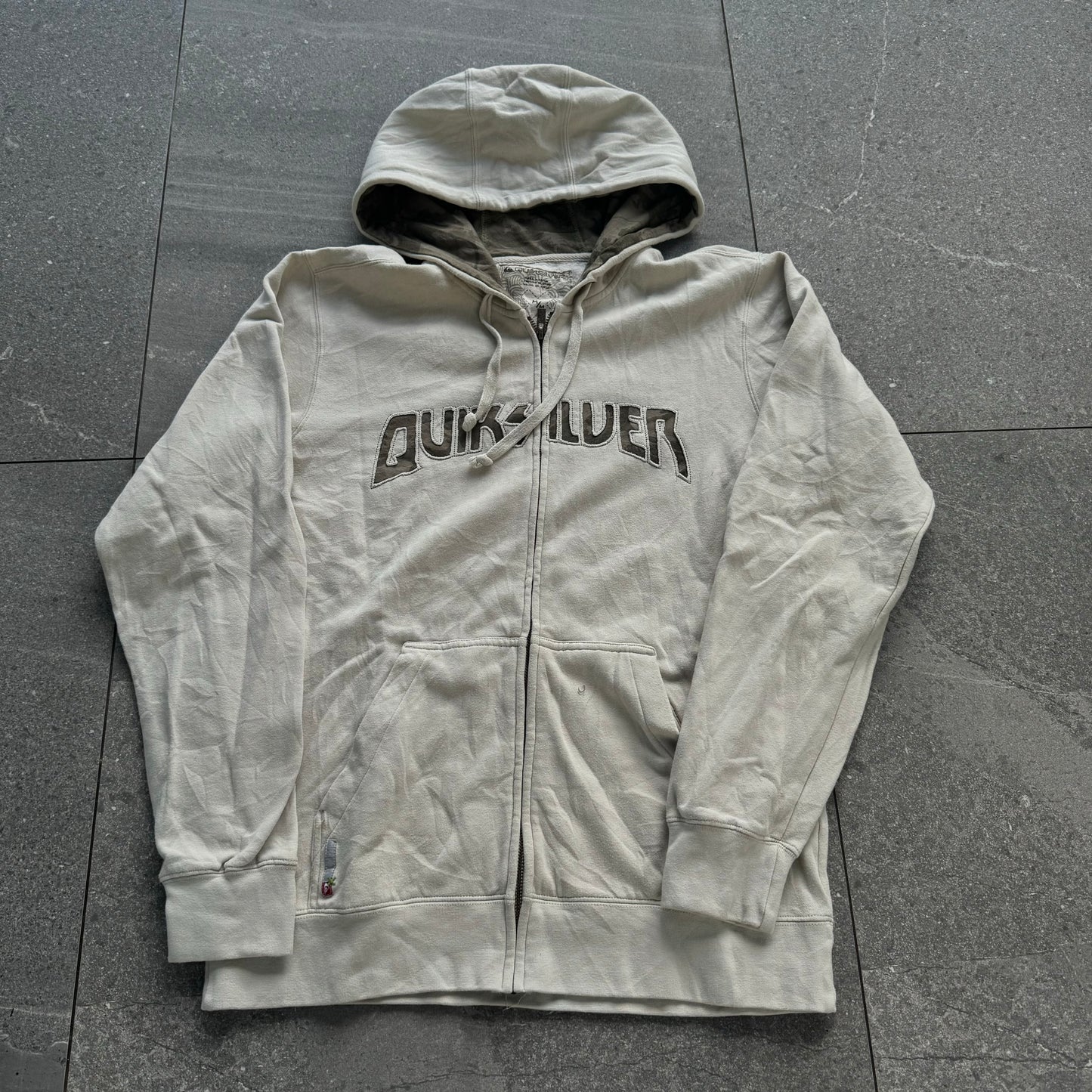 sexy quiksilver hoodie (idk why the second pic is cooked but this is tuff) M
