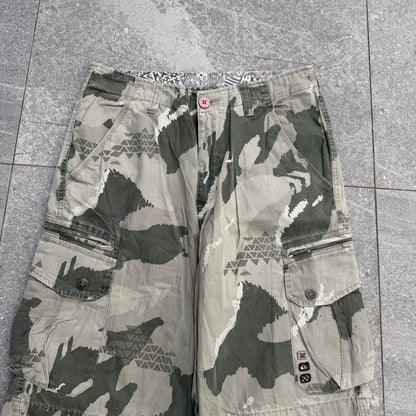 quiksilver camo shorts - 31”