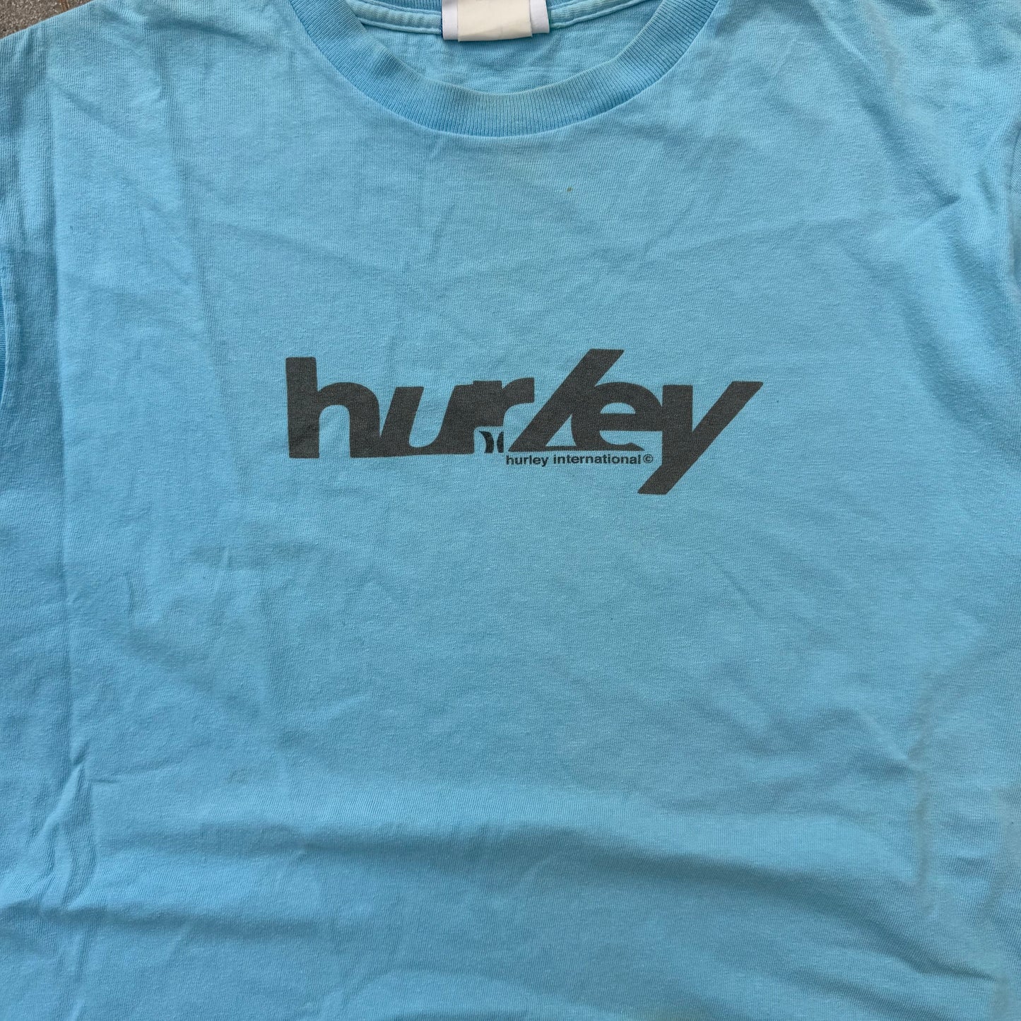 sososo clean hurley tee - M