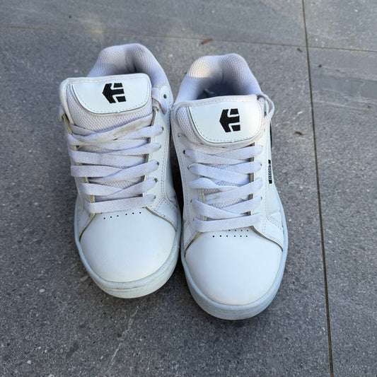 beaut etnies, mint condition - US 6.5