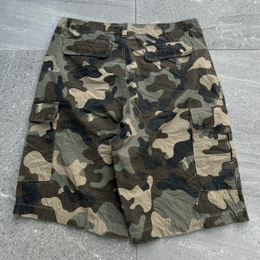 stanley camo shorts - 38”