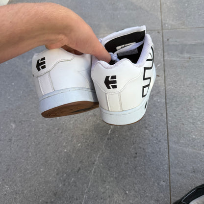 beaut etnies, mint condition - US 6.5