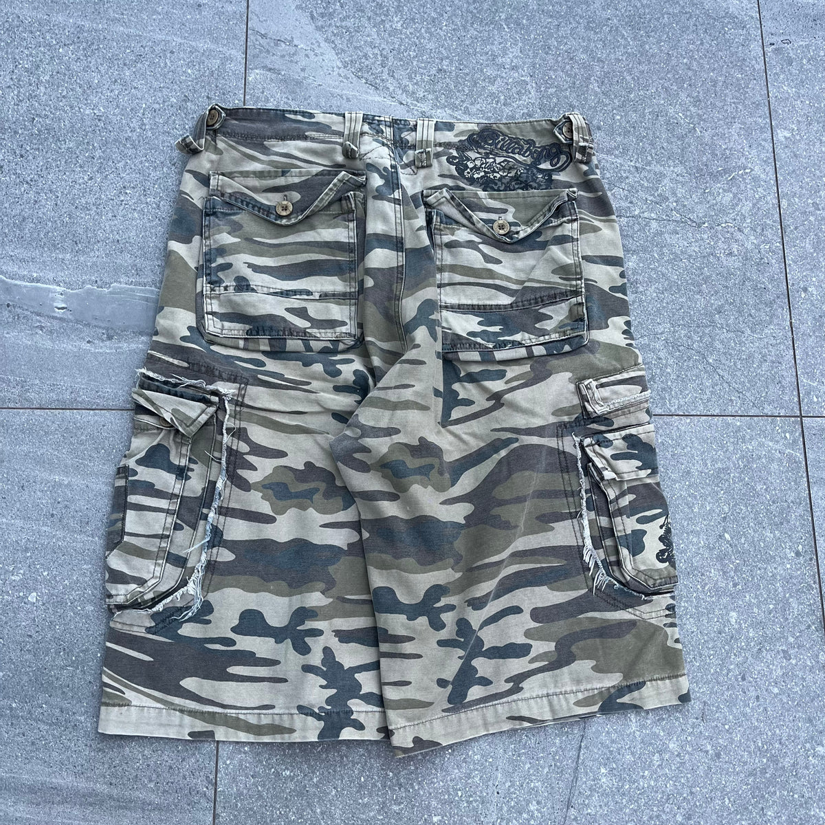insane fit on these billabong cargos - 34”