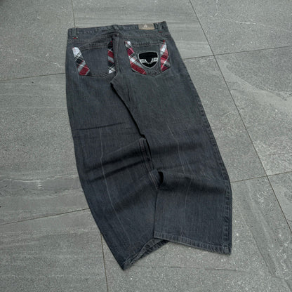 red ape plaid pockets - 36x32”