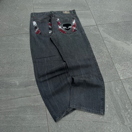 red ape plaid pockets - 36x32”