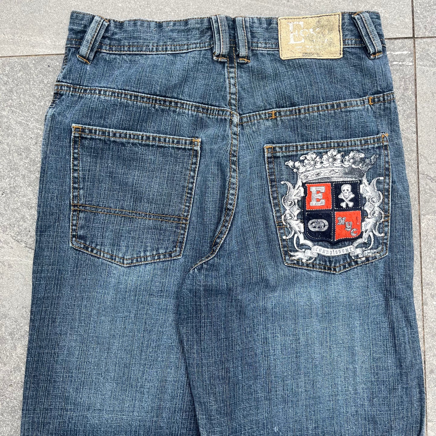 ecko front hit - 28x27”