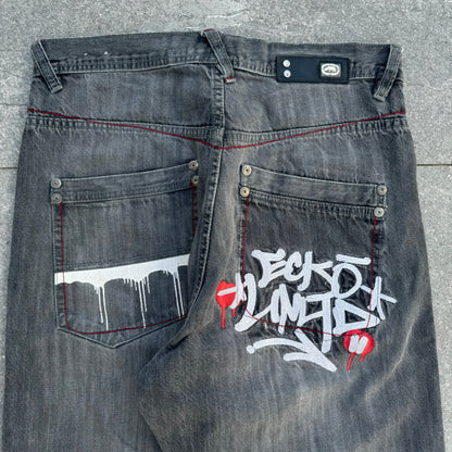 ecko graffiti’s 💯 34x33”