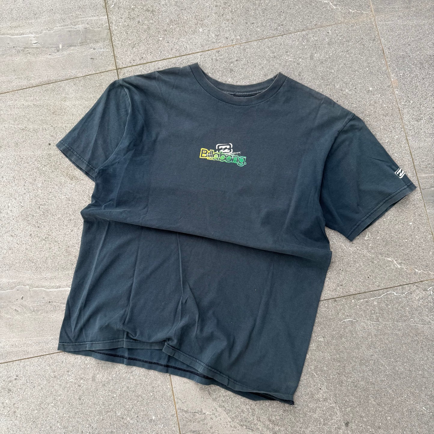 perfectly faded billabong tee - XL