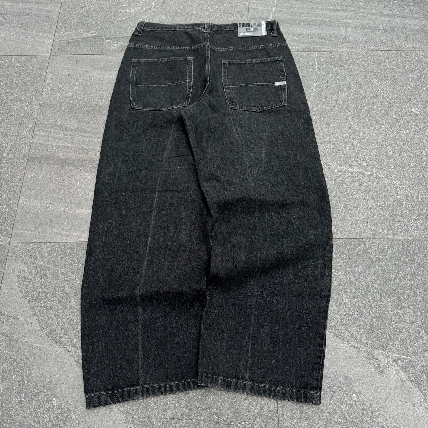 southpole grey tabs - 36x31”