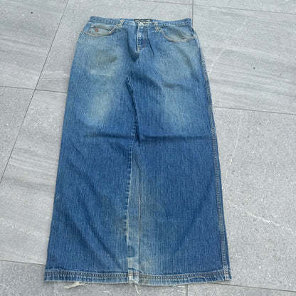 wowwww such a good pair of rocawear 💕💕💕💕 36x32”