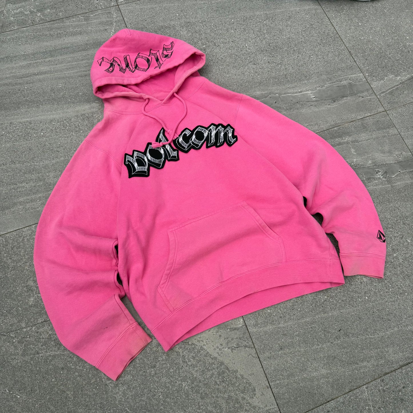 pink volcom hoodie (so tuff) - L