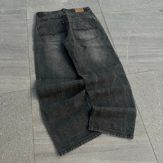 if i could only wear one pair of jeans for the rest of my life, it would be these. 34x32”
