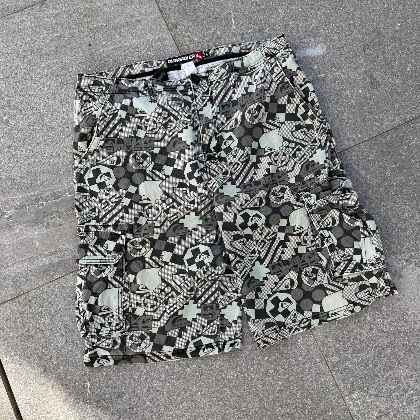 loooong quiksilver AOP shorts - 36”