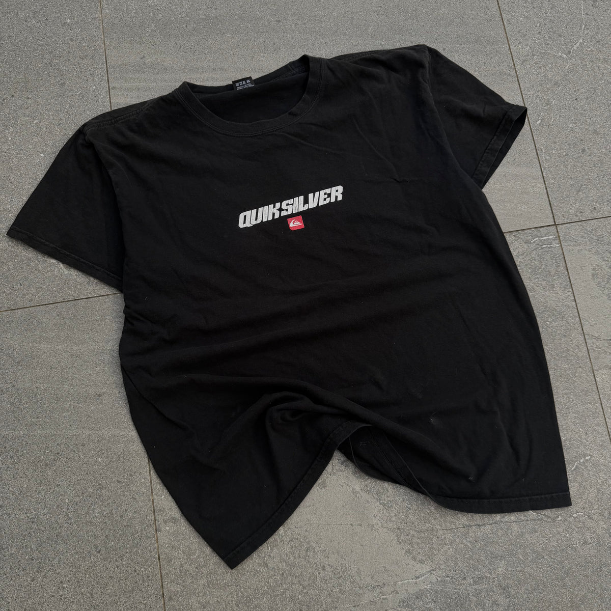 classic quiksilver tee - L