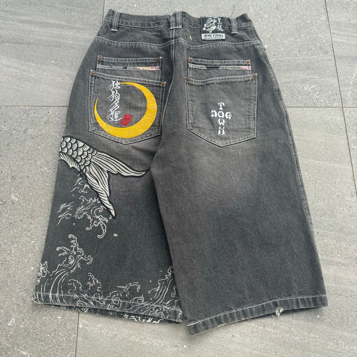 goat dogtowns - 32x15.5”
