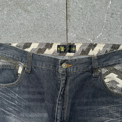 HARDDD buten multi pockets - 36x30”