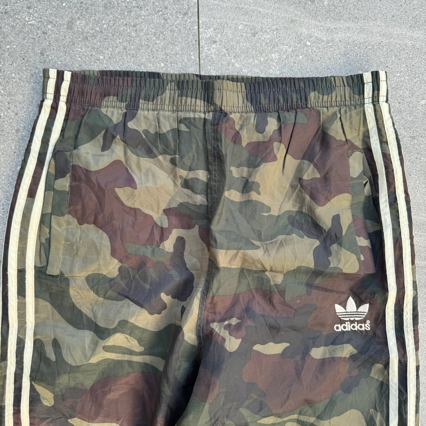 insanely rare camo adidas sweats - L