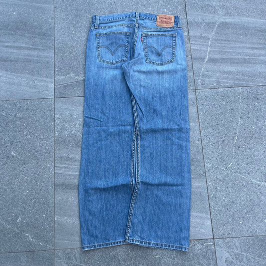 oh. my . god . these are actually pristine . levi 527 low bootcuts - 32x30”