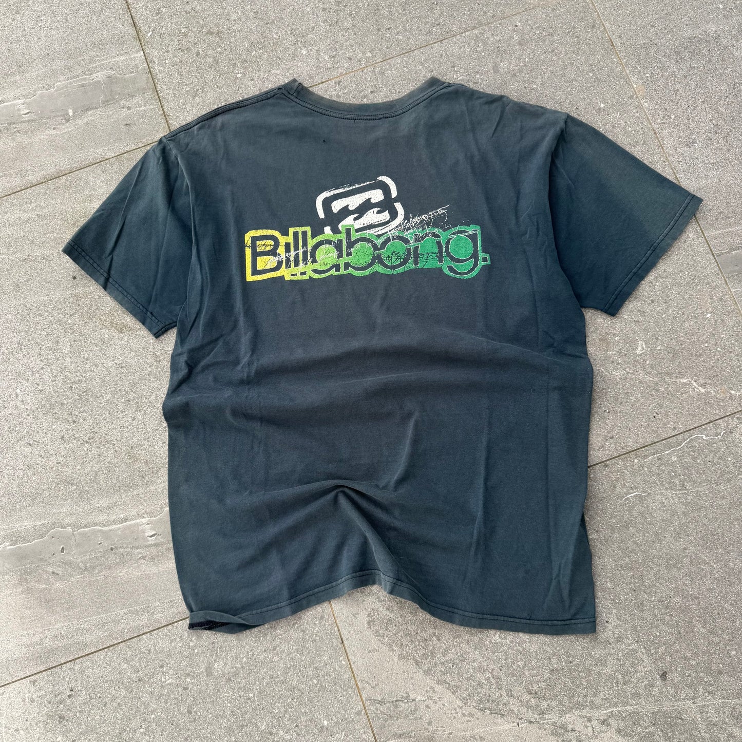 perfectly faded billabong tee - XL