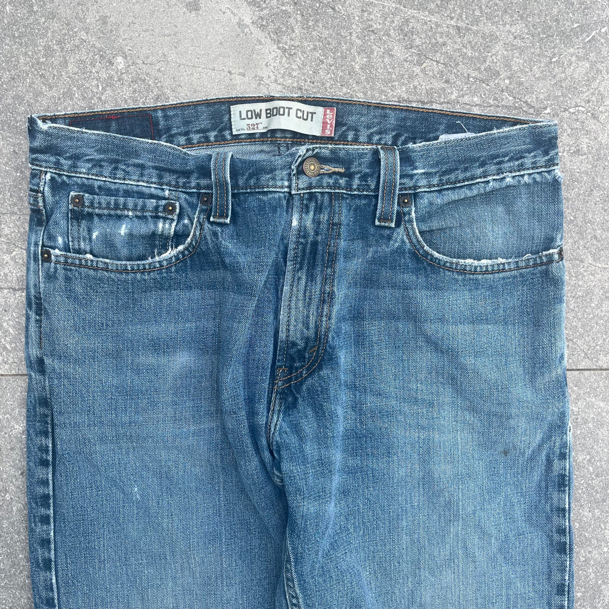 clean levi low rise bootcuts - 34x34”