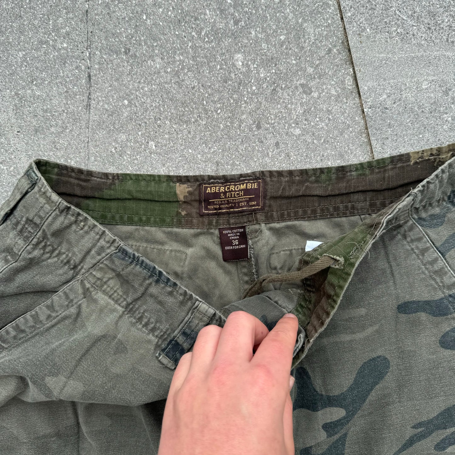 abercrombie and fitch camo shorts - 34”