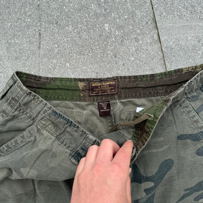abercrombie and fitch camo shorts - 34”