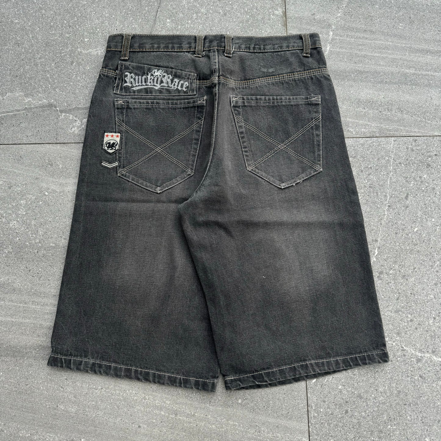 10/10 buckyrace jorts - 33x14”