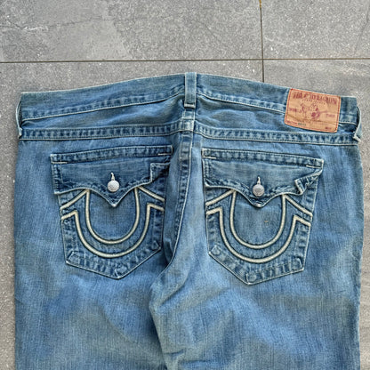 huge ass trueys - 44x35”