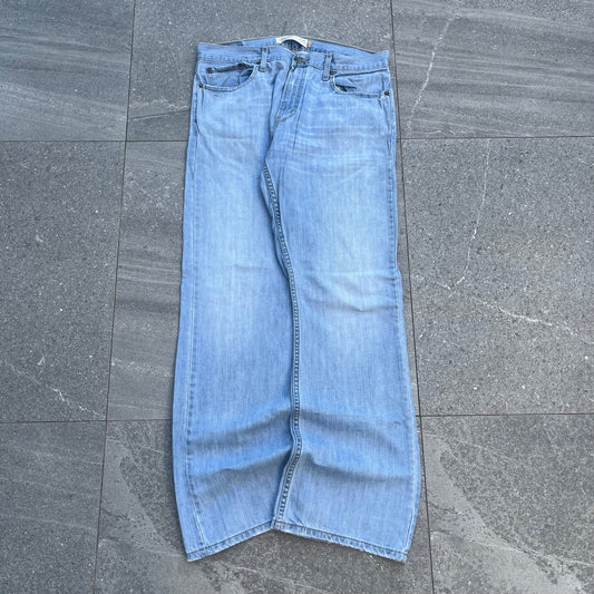 goat status lightwash levi 527 low bootcuts - 36x34”