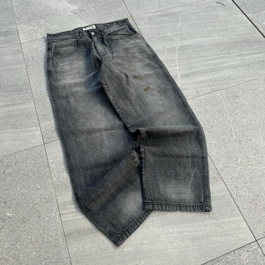 if i could only wear one pair of jeans for the rest of my life, it would be these. 34x32”