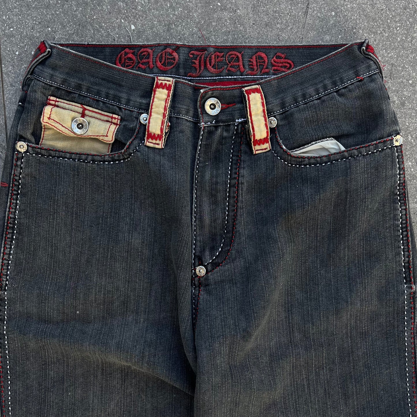 the nuttiest embroidered jeans. magnificent 😭 - 32x30”