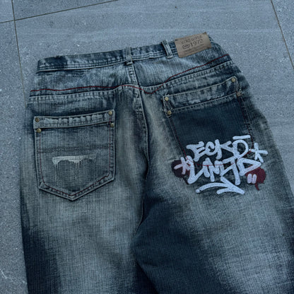 grail ecko graffitis - 32x28”