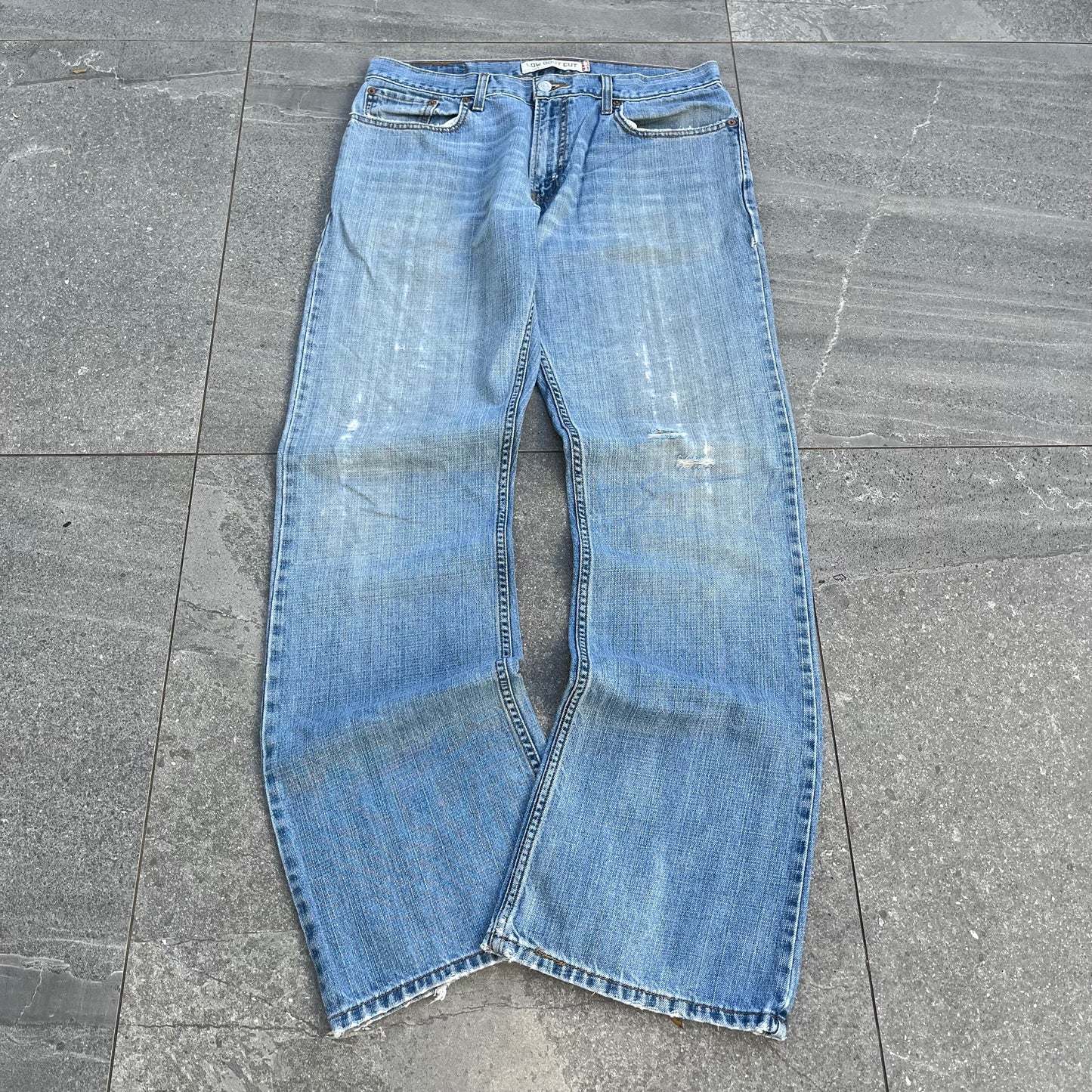 ohh my the lightwash on these 😫😫 levi 527 low bootcuts - 34x34”