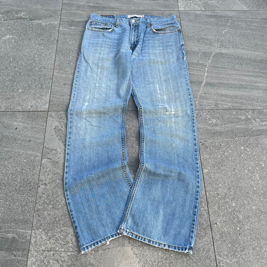 ohh my the lightwash on these 😫😫 levi 527 low bootcuts - 34x34”