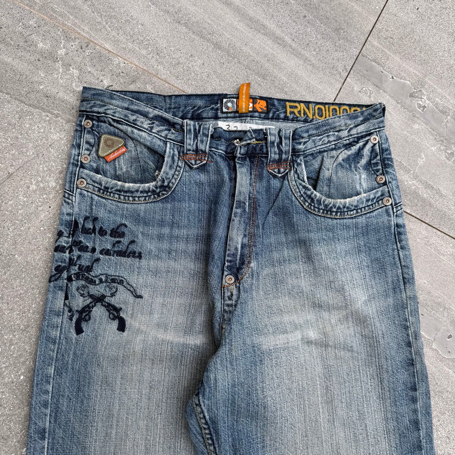 PEAAAAAK akademiks - 32x30”