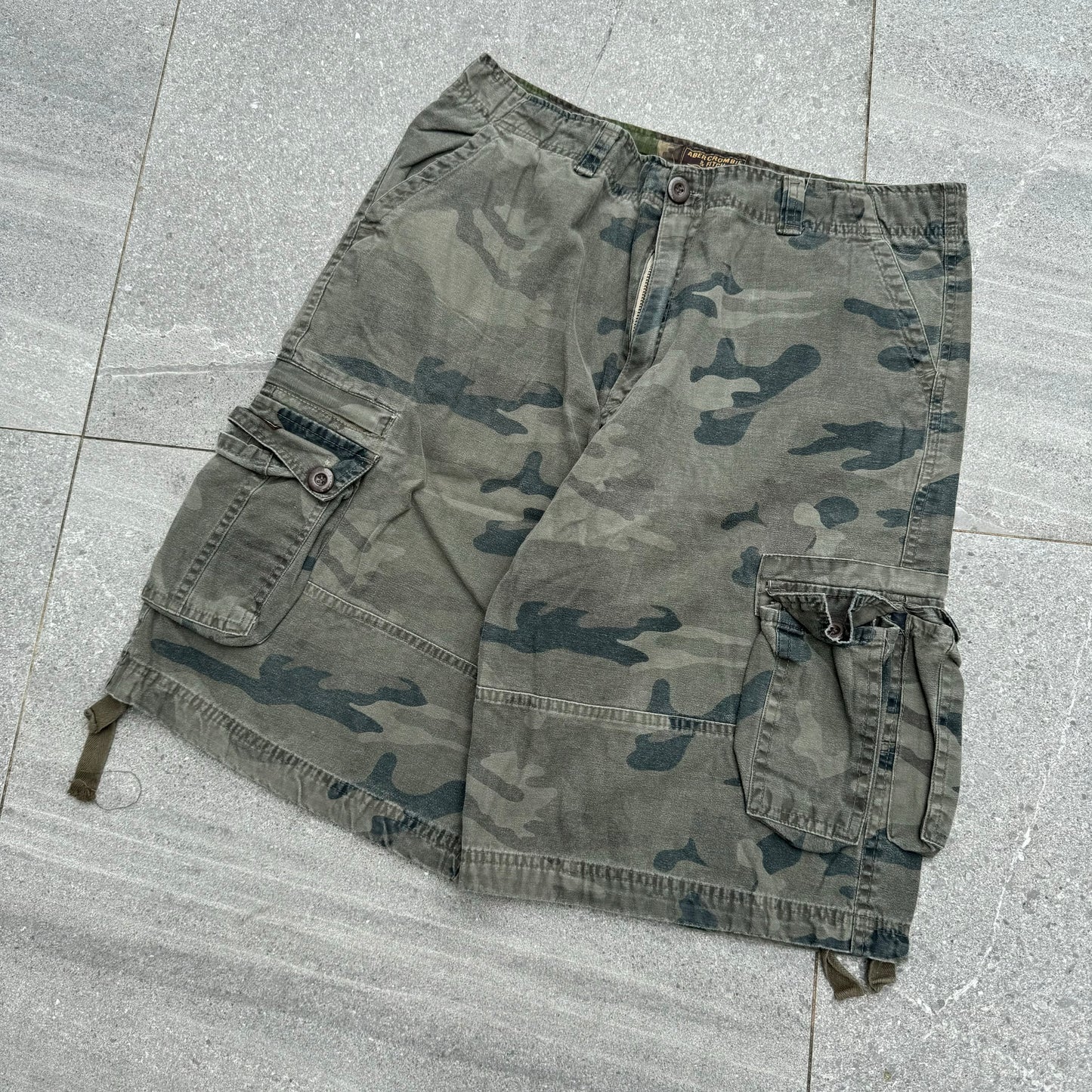abercrombie and fitch camo shorts - 34”