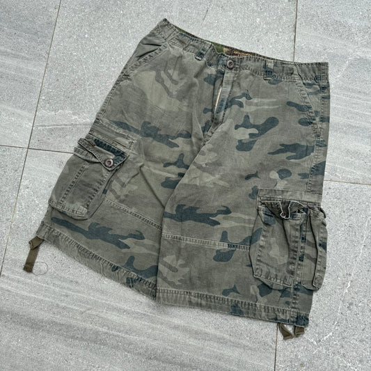 abercrombie and fitch camo shorts - 34”