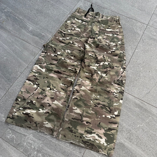 holy fuck 😭 insanely baggy camos 30x28”