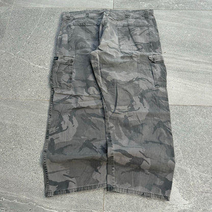 fat camo pants - 40x30”