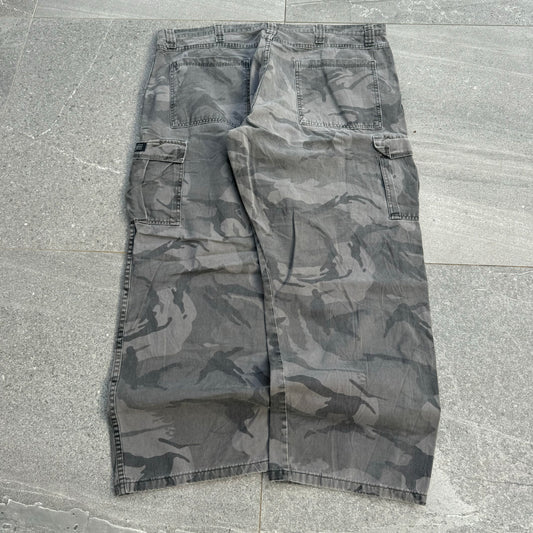 fat camo pants - 40x30”