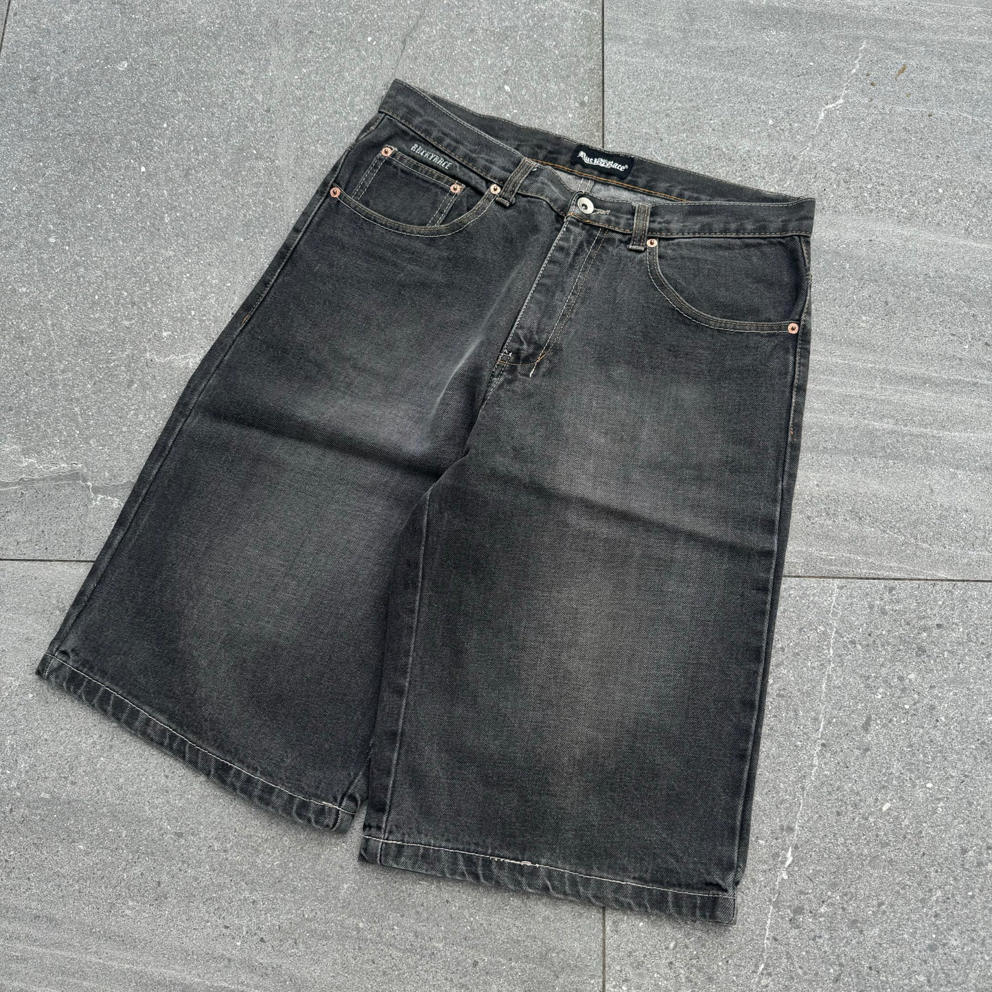 10/10 buckyrace jorts - 33x14”