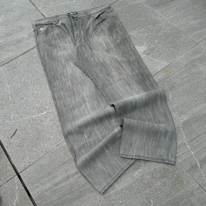 pelle grey wash bangers - 42x32”