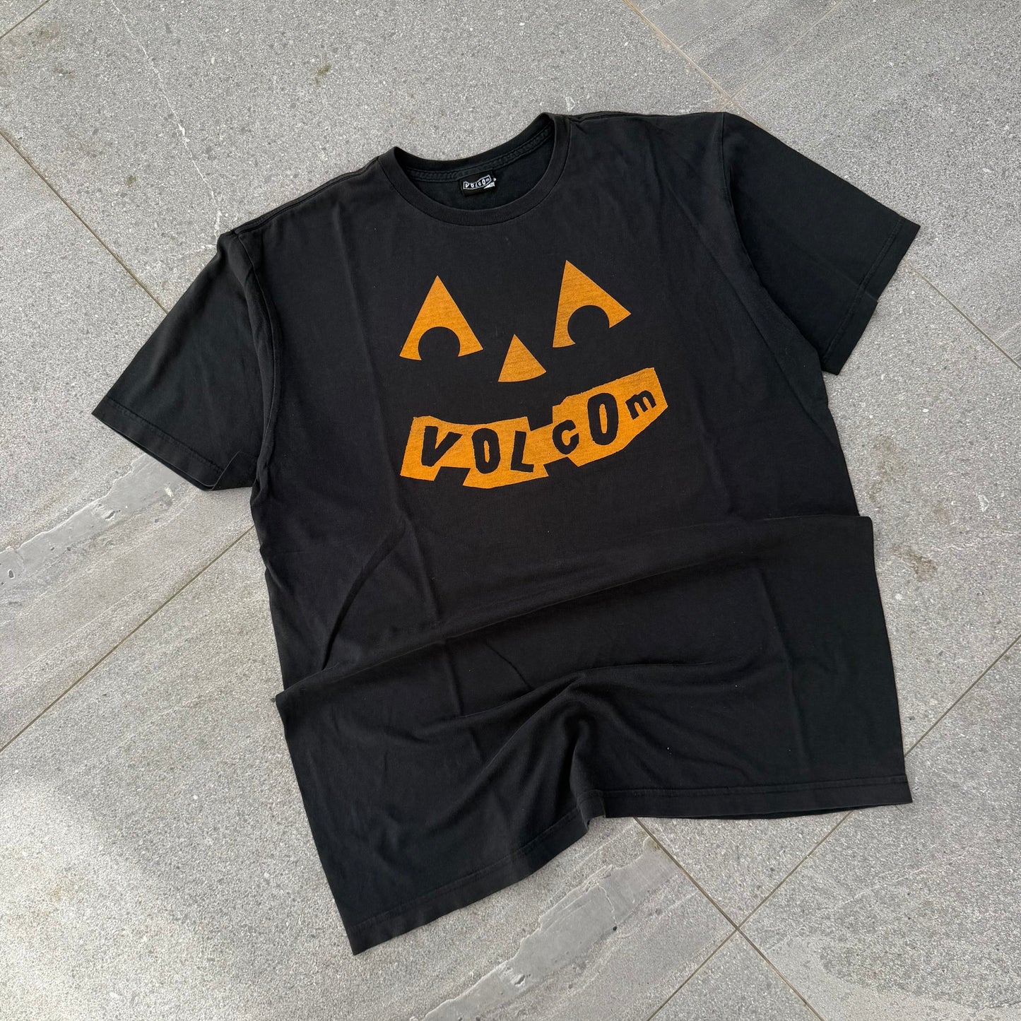 jesse pinkman style volcom tee 🎃 - XL