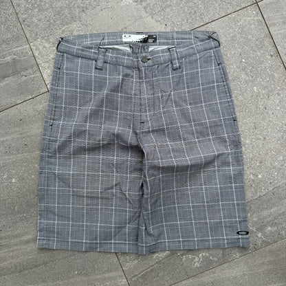 oakley plaid below knee shorts - 34”