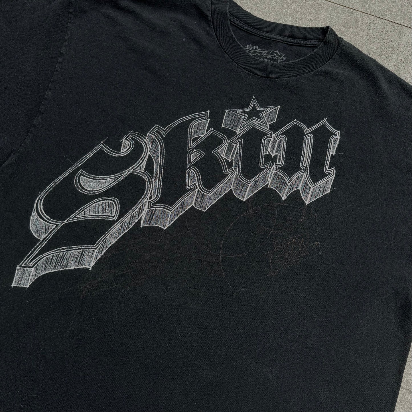 skin industries tee - XXL